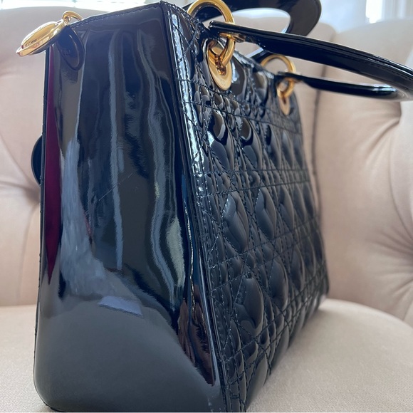 Dior Patent Cannage quilted medium Lady Dior in Black with gold hardware - Picture 8 of 16